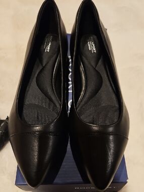 Rockport Black Pointed-Toe Leather Flats with Cushioned Insole